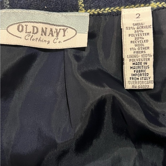Wool blend old navy blue plaid mini skirt preppy. Size 2. Zipper back. EUC - Picture 4 of 6